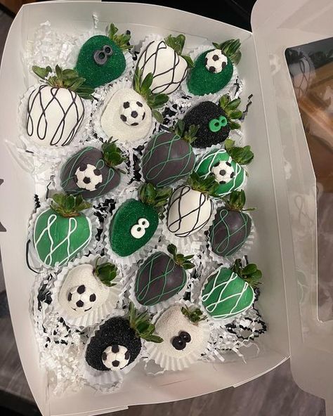 Chocolate Covered Strawberries Soccer Theme, Soccer Theme Strawberries, Soccer Candy Bouquet, Soccer Breakable Heart, Soccer Strawberries Chocolate Covered, Soccer Cakesicles, Soccer Strawberries, Soccer Desserts Ideas, Soccer Desserts