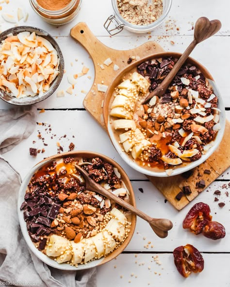 salted caramel smoothie bowls #vegan #smoothies #easyrecipe Salted Caramel Smoothie, Diy Smoothies, Vegan Smoothie Bowl, Plats Healthy, Homemade Smoothies, Smoothies Recipes, Smoothie Bowl Recipe, Easy Smoothie Recipes, Smoothie Bowls