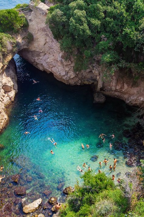 Ultimate Sorrento, Italy Travel Guide: Top Things to Do & Explore What To Do In Sorrento Italy, Italy Bucket List Destinations, Things To Do In Positano Italy, Sorrento Itinerary, Sorrento Honeymoon, Italy Bachelorette, Sorrento Aesthetic, Sorrento Italy Aesthetic, Italy Activities