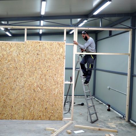 Loft Partition Ideas, Osb Workshop, Osb Walls Ideas, Partition Design Modern, Kitchen Divider, Door Partition, Wall Partitions, Modern Partition, Drywall Construction