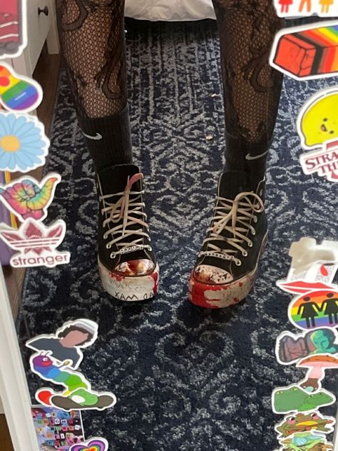 Converse Custom Ideas, Converse Doodles, Shoe Doodles, Converse Ideas, Diy Converse, Sharpie Shoes, Converse Design, Grunge Shoes, Converse Aesthetic