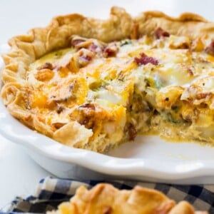 Bacon and Potato Quiche - Spicy Southern Kitchen Quiche Recipes With Potatoes, Bacon Potato Pie, Quiche With Potatoes, Potato Quiche Recipes, Bacon And Potato Quiche, Potato Crusted Quiche, Quiche With Potato Crust, Bacon And Egg Pie, Quiche Pastry