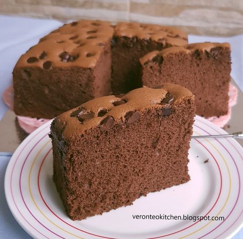 Soft Chocolate Sponge Cake Recipe, Soft Chocolate Cake Recipe, Japanese Chocolate Cake, Sponge Cake Recipe Best, Soft Chocolate Cake, Sweets Homemade, Sponge Cake Decoration, Asian Cakes, Banana Cake Recipe Easy