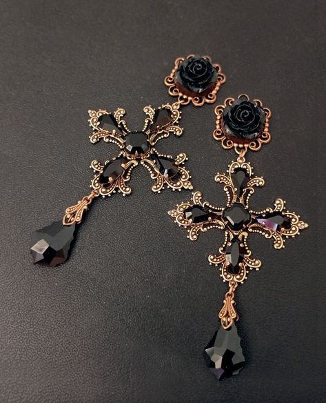 Black With Gold Jewelry, Dangly Cross Earring, Gold Black Jewelry, Gold And Black Earrings, Black Prom Accessories, Gold Gothic Jewelry, Gold And Black Jewelry, Black And Gold Accessories, Black Cross Earrings