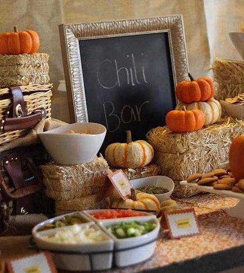 Chili Bar Party, Wedding Food Bars, Autumn Wedding Food, Chili Bar, Fall Harvest Party, Nacho Bar, Bonfire Party, Fall Birthday Parties, Fingerfood Party