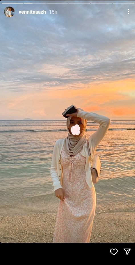 Beach Outfit Modest Casual, Hijab Outfit For Beach, Beach Outfit For Hijab, Ootd Pantai Dress, Ootd Pantai Bali, Dress Pantai Hijab, Bali Hijab Outfit, Style Pantai Hijab, Beach Dress Hijab