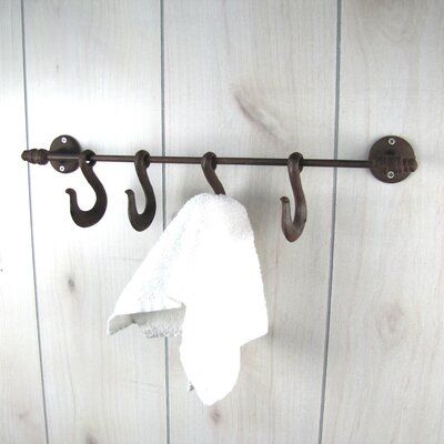 Unique Towel Holder, Hooks For Towels In Bathroom, Towel Hanger Ideas Bathroom, Rustic Towel Rack Bathroom, Towel Hooks In Bathroom, Towel Bar Decor, Log Cabin Bathroom, Closet Hooks, Salon Makeover