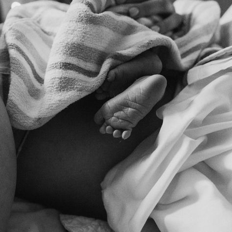 The tiniest feet leave the biggest footprints on our hearts. For more info on all our packages head to link in bio and request an info kit ✨✨ #birthphotography #birth #birthphotographer #newbornphotography #newborn #birthbecomesher #birthwithoutfear #homebirth #birthphotogs #birthstory #doula #baby #babyphotography #birthisbeautiful #pregnancy #photography #midwife #motherhood #naturalbirth #fresh #waterbirth #birthphoto #love #familyphotography #laboranddelivery #family Natural Birth Photography, Birth Aesthetic, Birth Photography Homebirth, Homebirth Photography, Water Birth Photography, Birth Inspiration, Child Birth Photography, Home Birth Photography, Calm Birth