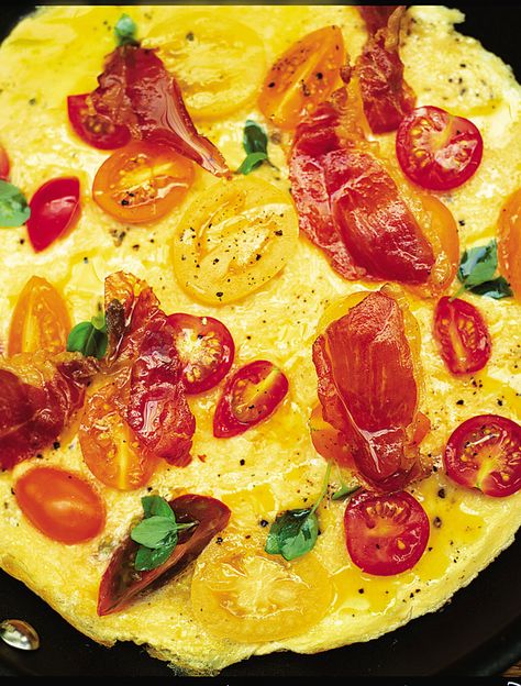 tomato, basil & prosciutto omeletteJamie Oliver (UK) Prosciutto Omelette, Egg Nutrition, Eggs Recipes, Omelette Recipe, Tomato Pie, Jamie Oliver Recipes, Basil Chicken, Juicy Tomatoes, Tomato Basil