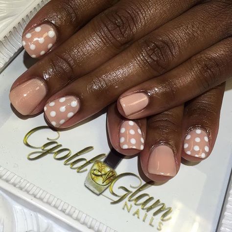 White Dot Nails, Nail Deaigns, Ikat Nails, Nail Aesthetics, Tan Nails, 2024 Nails, Polka Dot Nails, Gold N, Dots Nails