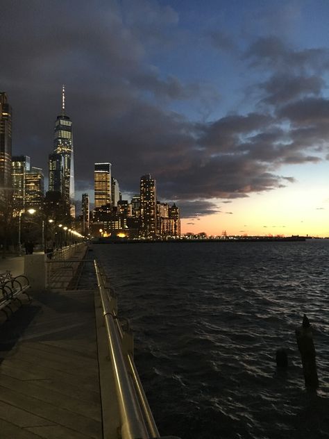 New York Hudson River, Hudson River Aesthetic, Hudson River New York, Jonathan Core, Advice Of The Day, New York City Night, Street People, New York Vibes, City Sunset