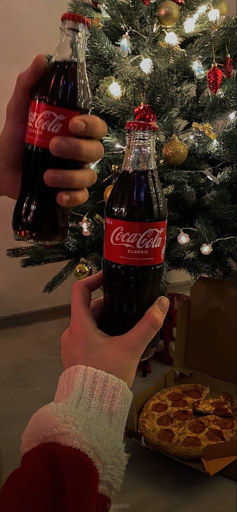 Coca Cola Christmas, Cosy Christmas, Christmas Feeling, Coca Cola Bottle, Winter Aesthetic, Christmas Aesthetic, Christmas Deco, Cozy Christmas, Christmas Cheer