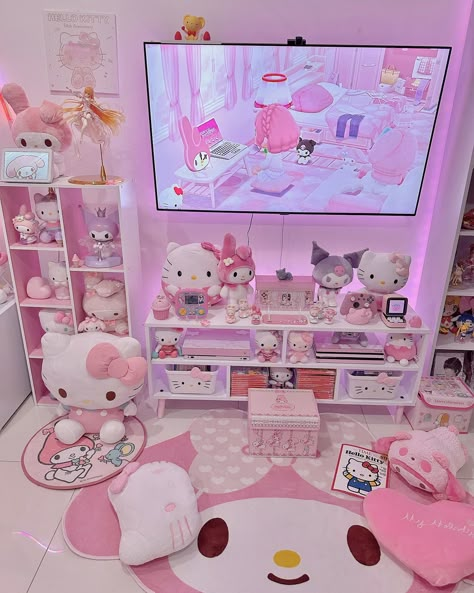 Miniso Aesthetic, Dorm Things, Cutecore Room, Tv Setup, 2024 Bedroom, Pc Ideas, Aesthetic Office, Dream Bedroom Inspiration, Kawaii Bedroom