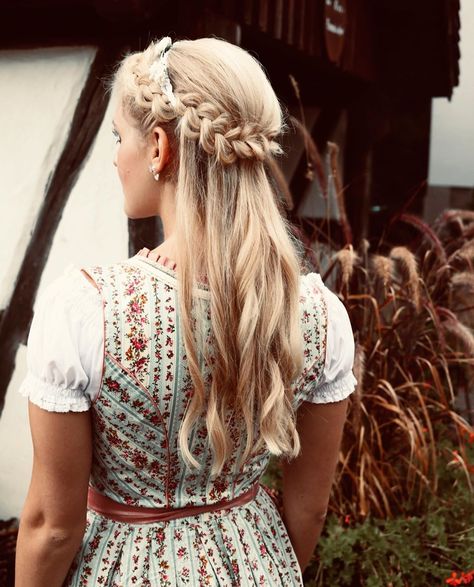 Paula Kreidler on Instagram: “Life isn‘t perfect but your hair can be💁🏼‍♀️ #wasen #dirndl #oktoberfest #oktoberfestfrisur #ichhabdiehaareschön” Your Hair, Instagram Life, Curly Hair, Curly Hair Styles, Dreadlocks, Hairstyles, Hair Styles, Hair, On Instagram