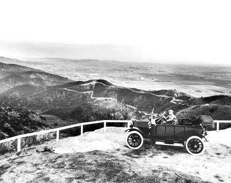 Garden Of Allah, Visit Los Angeles, Los Angeles Skyline, Hollywood Hotel, Laurel Canyon, Hollywood Boulevard, Vintage Los Angeles, Most Haunted, Panoramic View