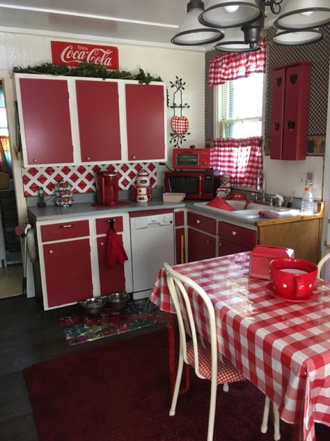 Coca Cola Kitchen Ideas, Coke Themed Kitchen, Red Retro Kitchen, Coke Kitchen, Old Coke Crate Ideas Home Decor, Coke Cola Led Clock With Plates, Ants In House, Coca Cola Kitchen, Red Kitchen Decor