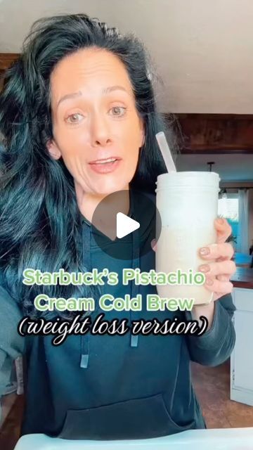 Pistachio Iced Coffee, Pistachio Cream Cold Brew, Pistachio Latte Recipe, Pistachio Latte, Pistachio Drink, Easy Latte Recipe, Low Cal Starbucks Drinks, Pistachio Coffee, Coffee Hacks