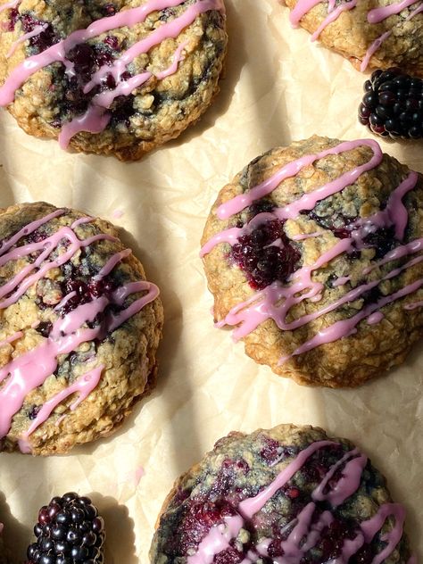 Blackberry Oatmeal Cookies – Brownie Mischief Strawberry Shortcake Crumble, Cherry Blossom Cookies, Shortcake Crumble, Blackberry Oatmeal, Crumble Muffins, Blackberry Recipes, Raspberry Rose, Blossom Cookies, Summer Baking