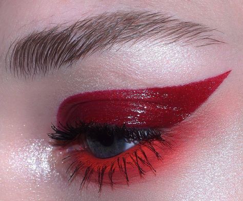 Nails Dark, Red Makeup, Dark Nails, Kesha, Winged Eyeliner, Editorial Makeup, Pretty Eyes, Red Aesthetic, Aesthetic Makeup