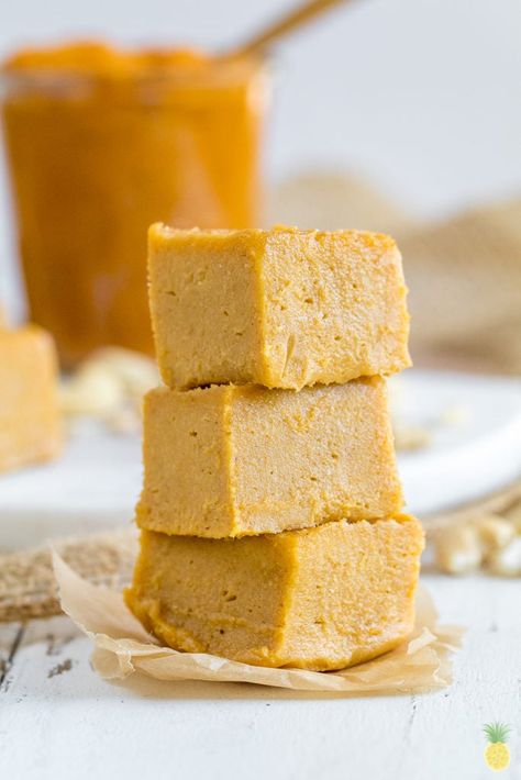 Vegan Pumpkin Pie Fudge (Easy + Gluten & Oil-free) Pumpkin Pie Fudge, Pumpkin Fudge, Fall Vegan Recipes, Vegan Pumpkin Pie, Pumpkin Spice Syrup, Fudge Easy, Raw Desserts, Gluten Free Sugar Free, Vegan Thanksgiving