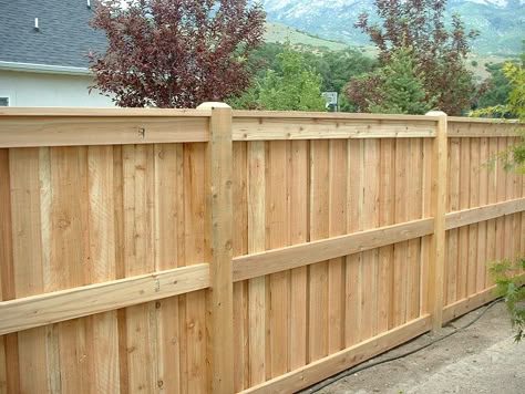 Fence And Gate Ideas, Backyard Fencing, Cedar Wood Fence, Wood Fence Ideas, Fence Planning, Wooden Fence Panels, Fences Ideas, Wood Fence Design, Wood Privacy Fence