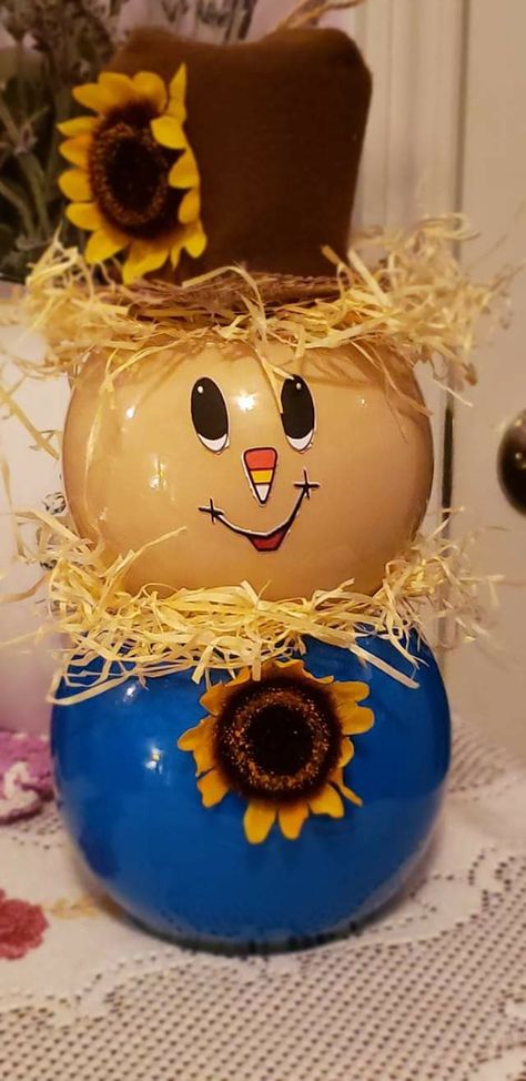 Fish Bowl Scarecrow, Fish Bowl Craft Ideas, Dollar Tree Fish Bowl Crafts, Fishbowl Santa, Fish Bowl Crafts, Fishbowl Ideas, Glass Globes Crafts, Fishbowl Craft, Fishbowl Snowman