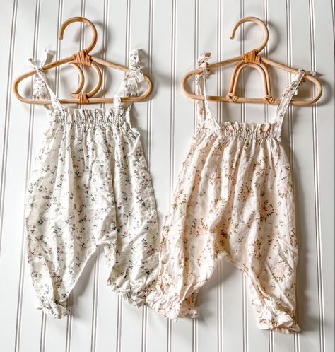 Cute neutral baby girl outfit floral jumper summer baby outfit church outfit baby girl vacation outfit neutrals baby ootd toddler ootd trendy baby clothes boho baby fashion Baby Clothes Aesthetic, Boho Kids Clothes, Hippie Baby Clothes, Boho Outfits Bohemian, Toddler Ootd, Infant Outfits, Toddler Girl Outfits Summer, Boho Business, Boho Baby Clothes