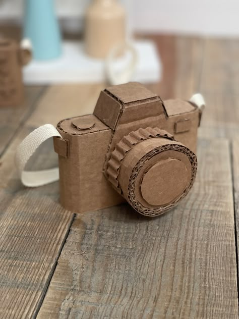 Cardboard Art Projects, Cardboard Camera, Camera Crafts, Paper Camera, Quality Time With Kids, Cardboard Play, How To Make Camera, خريطة ذهنية, Cardboard Crafts Diy