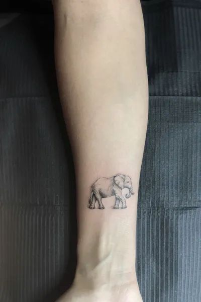 Little Elephant Tattoos, Tattoos 2022, Thailand Tattoo, Mom Tattoo Designs, Small Meaningful Tattoos, Chest Tattoo Men, Stylist Tattoos, Elephant Tattoo, Tattoo Project