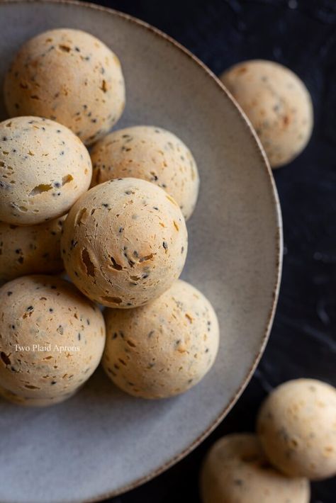 Korean Mochi Bread, Mochi Bagel, Desert Packaging, Chinese Bread Recipe, Mochi Bread Recipe, Korean Mochi, Black Sesame Mochi, Sesame Mochi, Mochi Bread