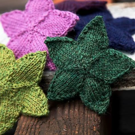 Knit Stars - Free Pattern | Beautiful Skills - Crochet Knitting Quilting | Bloglovin’ Knit Stars, Fair Isles, Knitted Flowers, Yarn Projects, Knitting Techniques, Knit Or Crochet, Knitting And Crocheting, Christmas Knitting, Knitting Stitches