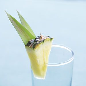 Fun drink #garnish ideas from Delish.com! Drink Garnish Ideas, Pineapple Garnish, Drink Garnish, Absinthe Cocktail, Beautiful Drink, Garnish Ideas, Canadian Club, Fruit Garnish, Pina Colada Smoothie