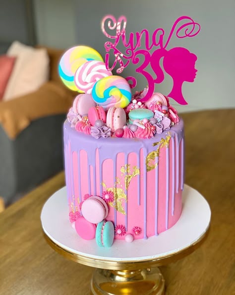 Poker Theme Cake, Barbie Desserts, Birthday Cakes Pink, Pink Birthday Cake Ideas, Barbie Backdrop, Barbie Themed Cake, Birthday Party For Adults, Barbie Themed Birthday Party, Doll Cake Designs