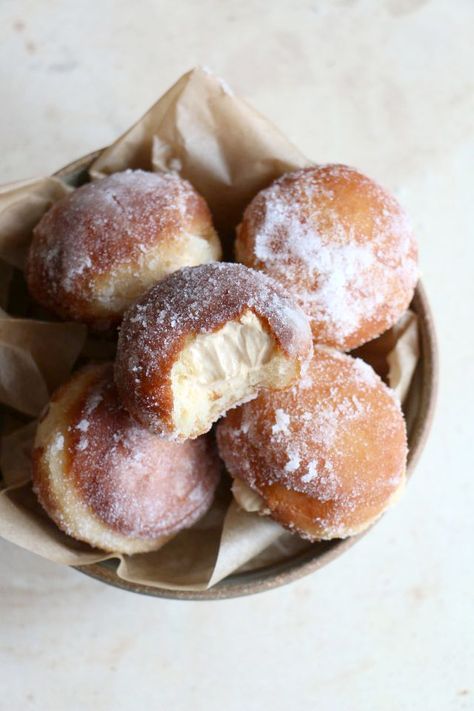 Bite-sized Brioche doughnuts, filled to bursting with salted caramel pastry cream … one is totally not enough ;) | “Salted Caramel Brioche Doughnuts” made by Hope @ Add More Butter blog. Brioche Donuts, Homemade Donuts Recipe, Homemade Donuts, Doughnut Recipe, Think Food, Donut Recipes, Eat Dessert, Beignets, Sweets Treats