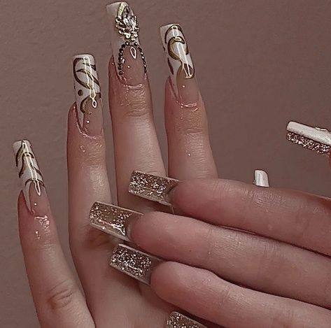 Extra Nails, Concert Nails, Abstract Nail, Abstract Nail Art, Dope Nail Designs, Pretty Nail Designs, Fire Nails, Dope Nails, Gold Nails