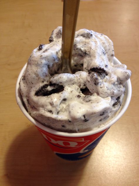 Oreo Blizzard, Ice Cream Aesthetic, Cookies And Cream Ice Cream, Cream Ice Cream, Yummy Ice Cream, Junk Food Snacks, Pretty Dessert, Cream Aesthetic, 26 November