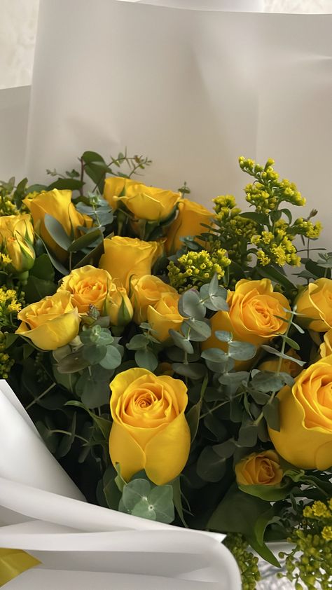 Aesthetic Yellow Roses, Yellow Flowers Bouquet Gift, Yellow Roses Aesthetic, Yellow Roses Bouquet, Yellow Flowers Bouquet, Yellow Rose Bouquet, Background Rose, Nice Flowers, Floral Font