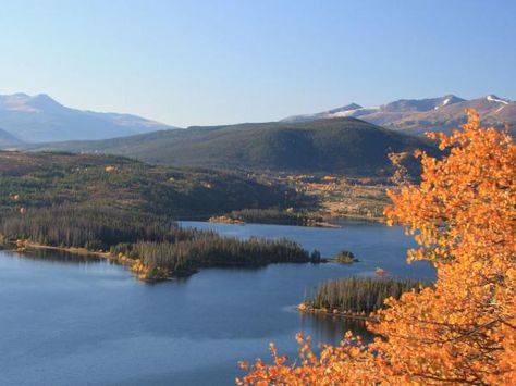 Lake Dillon in fall - Dillon, CO #Colorado Colorado Ski Trip, Fall In Colorado, Dillon Colorado, Grand Lake Colorado, Stand Up Paddle Boarding, Fish Activities, Denver City, Places To Rent, Water Sports Activities