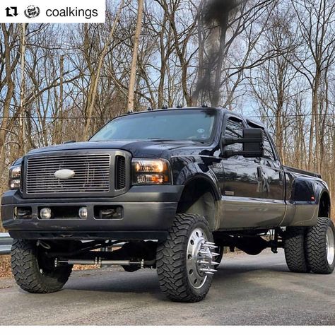 Awesome Ford f350 dually power stroke.  Power stroke apparel at aggressivethread.com  #f250 #f350 #powerstoke #superduty 6.0 Diesel 6.4 Diesel 6.7 Diesel 6.0 Powerstroke, 6.0 Powerstroke Upgrades, F350 Dually, Ford 6.7 Powerstroke, F350 Dually Flatbed, Ford Super Duty Trucks, Truck Diy, Ford Diesel, Ford Powerstroke