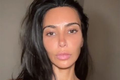 Kardashian Eyebrows, Kim Kardashian Without Makeup, Kim Kardashian Eyebrows, Mood Pfp, Kim Kardashian And North, Kardashian Makeup, Kim Kardashian Makeup, Celebs Without Makeup, Morning Skincare Routine