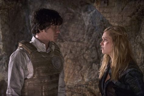 Goodbye Images, The 100 Tv Series, Isaiah Washington, Richard Harmon, Hug Images, The 100 Characters, Sky People, Kiss Images, Bob Morley