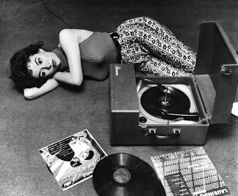 rita moreno and vinyls Vinyl Record Room, Billy Holiday, Rita Moreno, Lp Cover, Rock N’roll, Record Players, Vinyl Music, Bossa Nova, Vintage Records