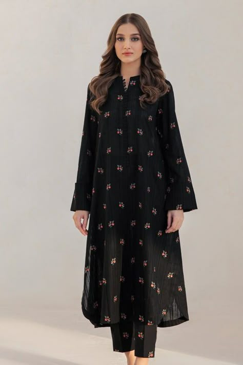 Simple Dress Casual, Latest Dress Design, Simple Kurta Designs, Pakistani Wedding Outfits, Simple Pakistani Dresses, Quick Outfits, Stylish Dress Book, Easy Trendy Outfits, Stylish Dresses For Girls