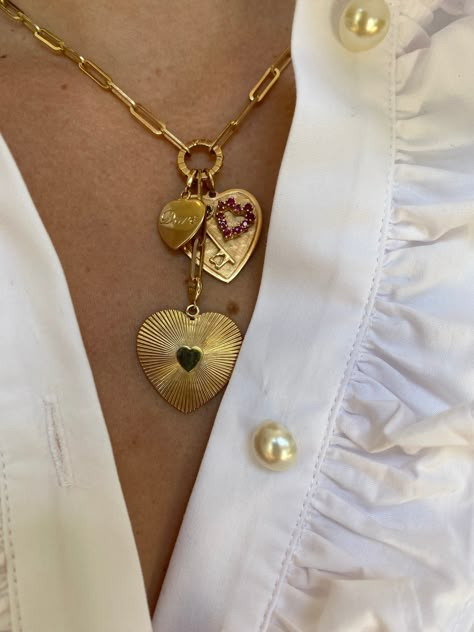 Amami Classico Necklace - Belcher / Dare Circle / 16 Inches Charm Necklace Inspo Gold, Charm Necklace Inspiration, Chunky Necklace Stack, Charm Necklace Outfit, Valentine’s Day Jewelry, Chunky Charm Necklace, Charm Necklace Aesthetic, Charm Necklace Ideas, Heirloom Necklace