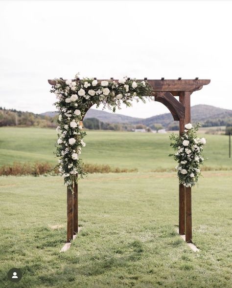 Arbor Ideas Wedding Rustic, Wood Wedding Arch Ideas, Wooden Arbour Wedding, Nature Wedding Arch, Wedding Ceremony Arbor Ideas, Wedding Photo Arch Backdrops, Decorating Arch For Wedding, Rustic Arbor Ideas, Rectangle Arch Wedding