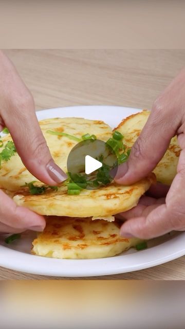 Patato Foods Recipe Easy, Recipe Hacks, Leftover Potatoes, Healthy Potatoes, Potatoes Recipes, Healthy Potato Recipes, Easy Potato Recipes, Food Instagram, Potato Cakes