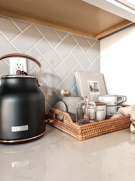 Kettle Area In Kitchen, Kitchen Tea Set Up, Tea Tray Display Coffee Stations, Kettle Station Kitchen, Coffee Ground Storage Ideas, Kitchen Counter Tea Station, Counter Tea Station, Kitchen Tea Station Ideas, Electric Tea Kettle Station