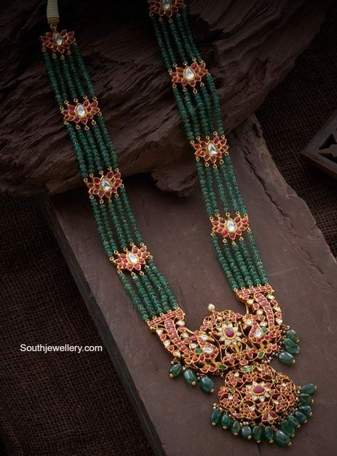 Beads Haram, Coral Jewelry Set, Antique Necklaces Design, Indian Jewelry Earrings, Gold Earrings Models, Indian Bridal Jewelry Sets, Jewellery Bridal, Jewellery Wedding, Gold Mangalsutra Designs