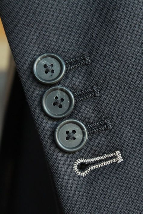 Tailoring Details, Gray Blazer, Blazer Designs, Grey Blazer, Suit Fabric, Loro Piana, Wool Suit, Tailored Jacket, Boutonniere