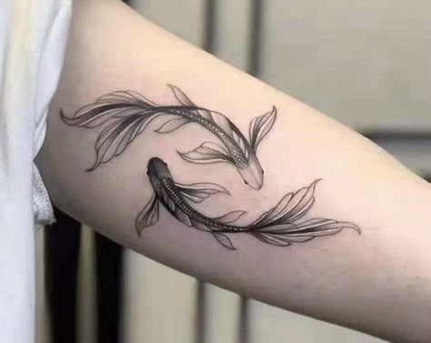 Thinking about getting a tattoo, but not sure if koi fish would be the best choice? Find out what it might mean, how the colors affect it, and what awesome ideas are out there. Rib Cage Tattoo Women, Pisces Shoulder Tattoo, Koi Fish Shoulder Tattoo, Empowering Tattoos Strength, Fish Tattoo Women, Tatoos Woman, Back Shoulder Tattoo, Koi Fish Tattoo Design, Fish Tattoo Design